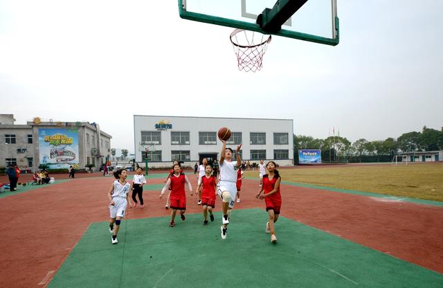 西坞中心小学称霸2019年宁波市奉化区小学生篮球四强赛