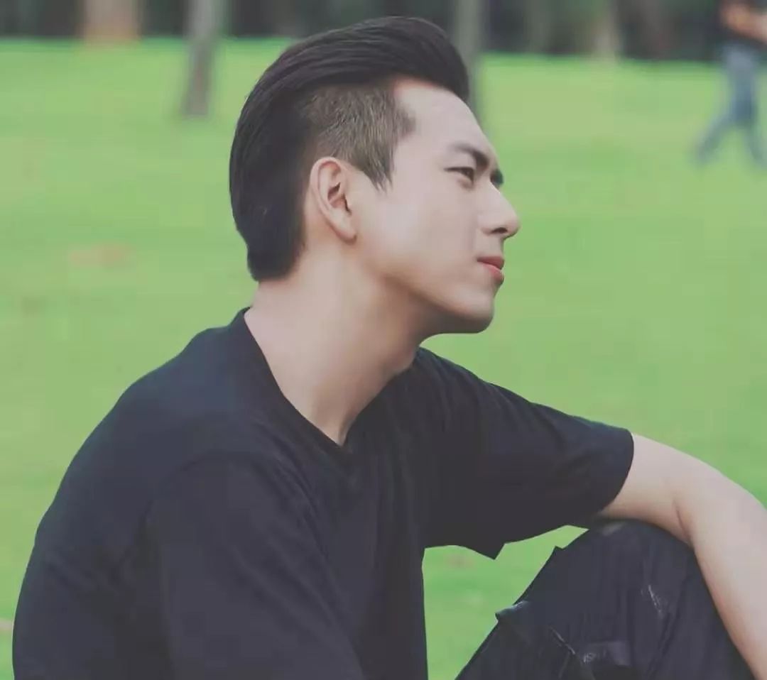 韩商言却"直男"到不会谈恋爱虽然是个恋爱节目的制作人追求完美以致于