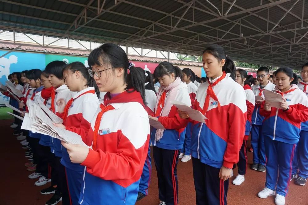 弘扬宪法精神厚植爱国主义情怀福州屏东中学举行国家宪法日宪法晨读