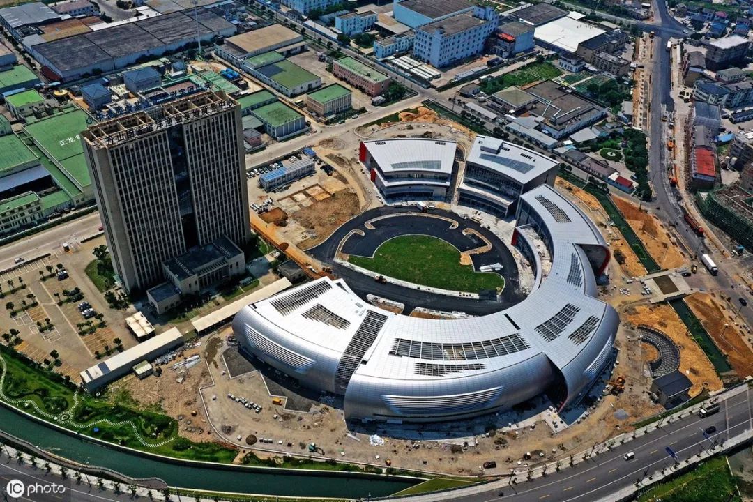航拍舟山巨型海螺办公楼占地66亩造价33亿元