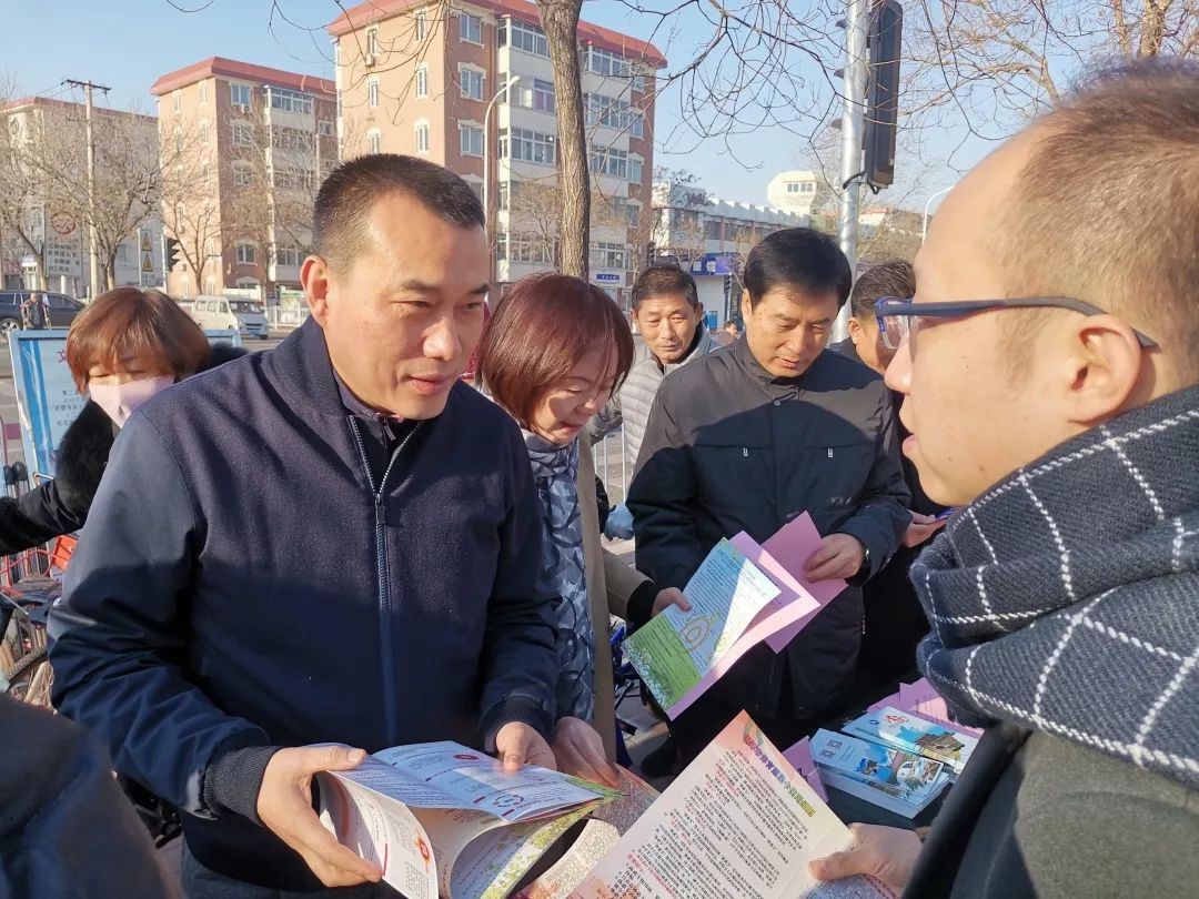 宪法宣传周热火朝天宪在进行时