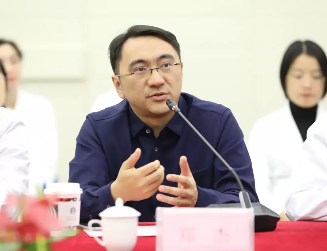 郑杰总裁表示,树兰树人合作新模式就对"如何培养下一代高起点医学生"