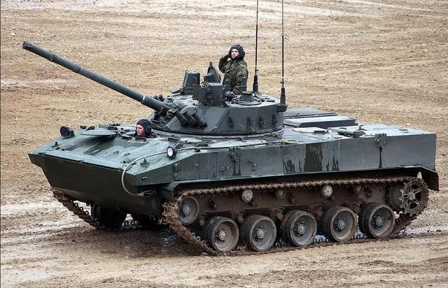 北极熊身上突现纹身,原来是俄军士兵恶作剧_坦克