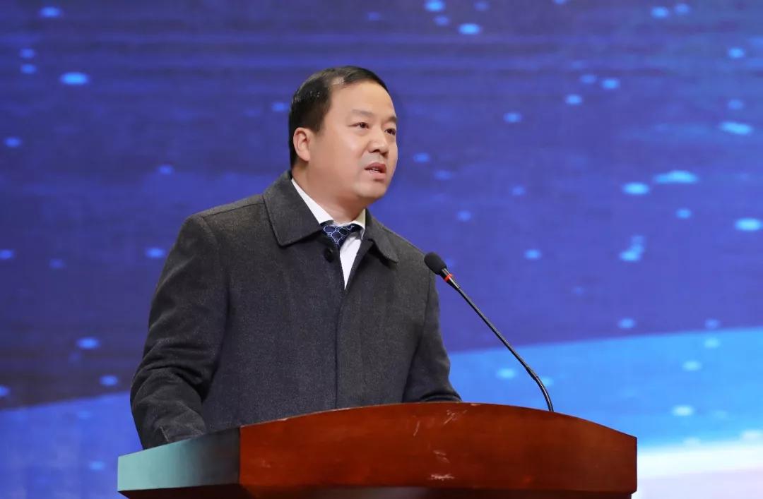尤其在实践中,我们刚刚起步"陕西师范大学实验小学校长罗坤在致辞中
