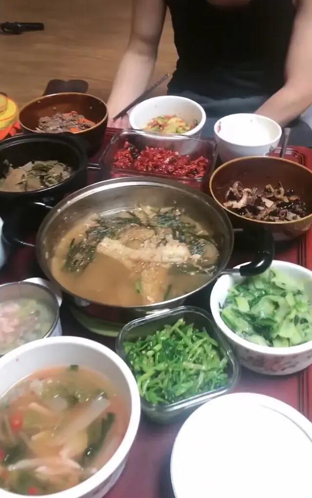 韩国的普通家庭吃饭都是微缩版的满汉全席