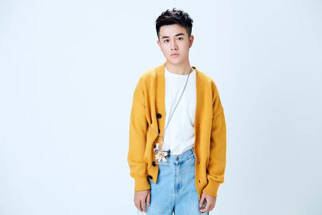 原创帅小伙儿今年20岁 新生代演员孙震签约东洋天映