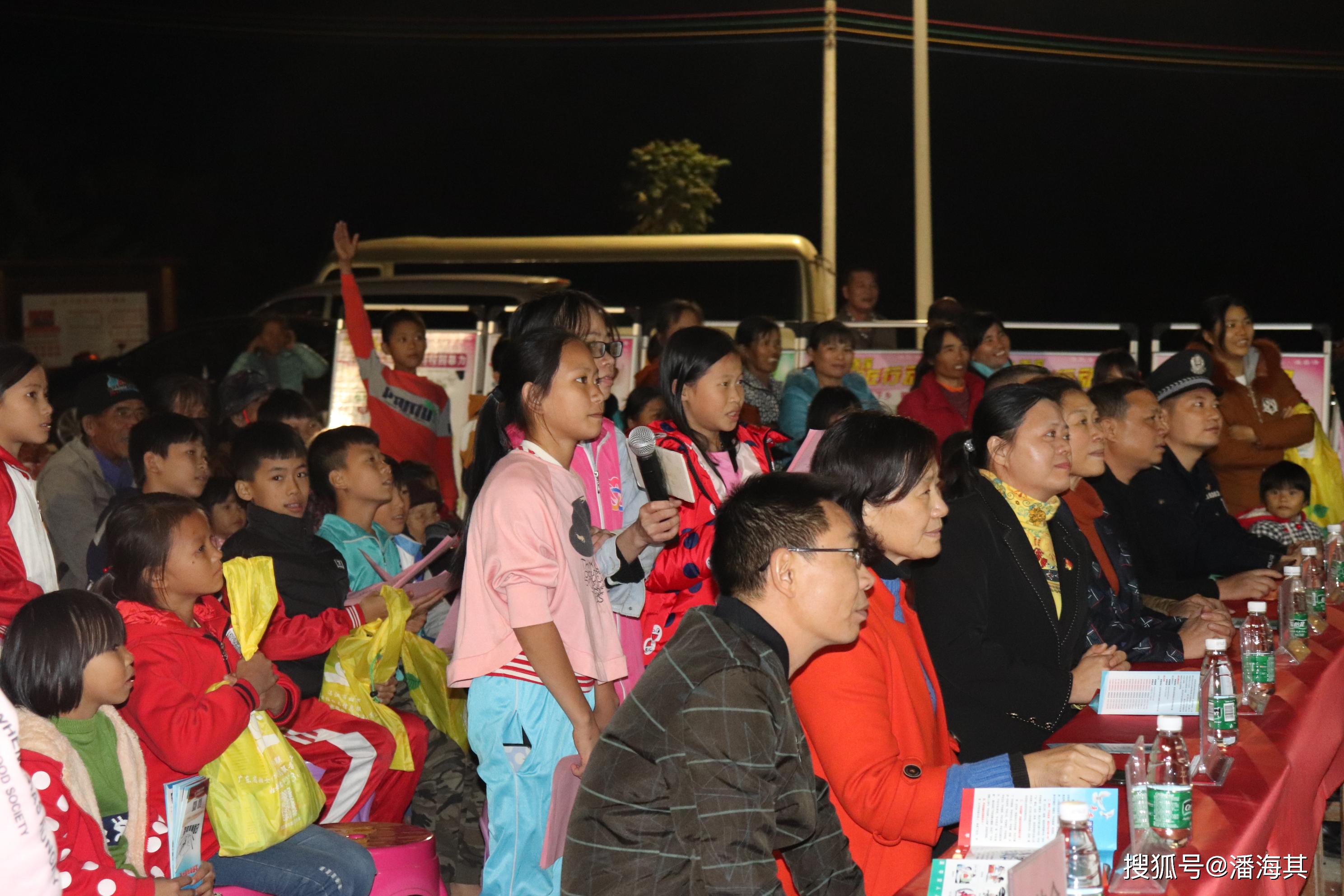 遂溪县建新镇举办"平安家庭普法小剧场"活动