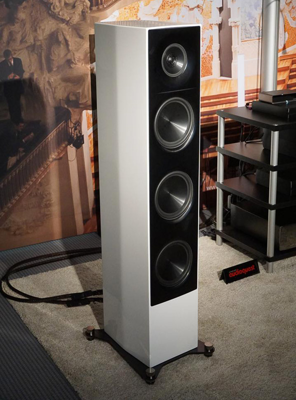 contour 20 可以胜任在20平方之内的中小空间里担任主hi-fi音箱,播放