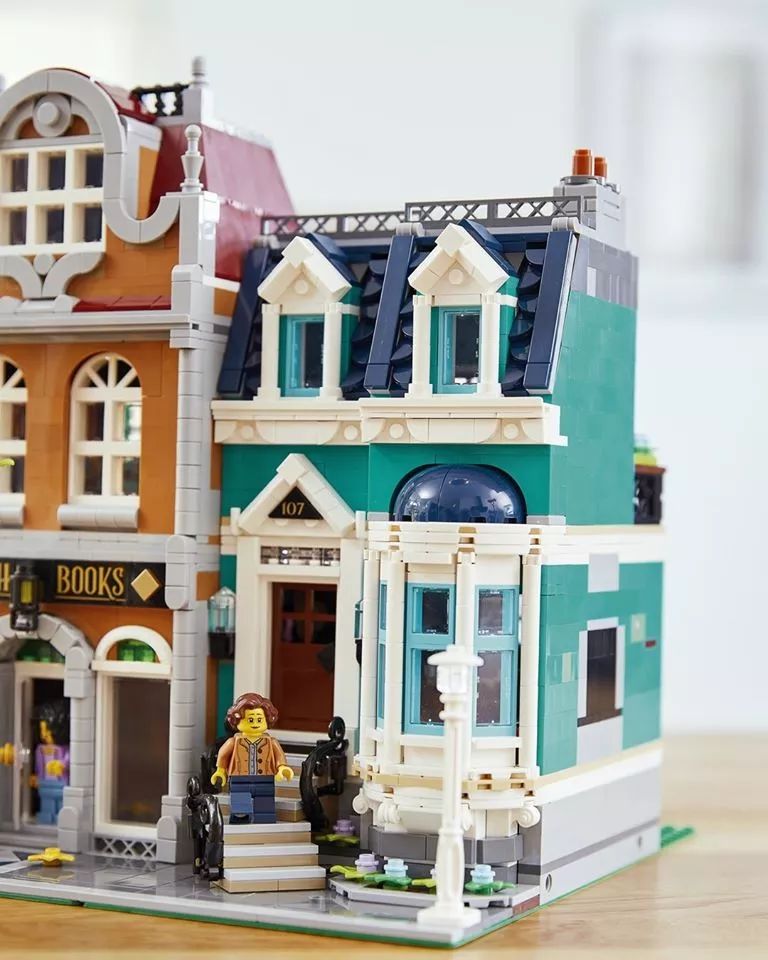 街景来啦!乐高10270书店!赶快上啊!