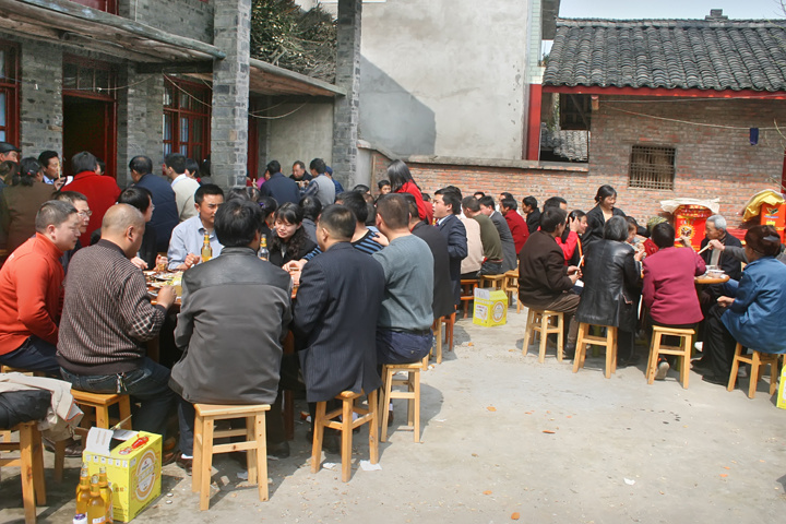 农村出现酒席越来越冷,变成了"冷酒席"你怎么看呢?