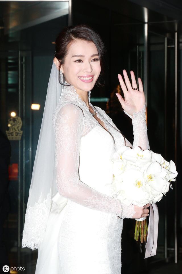 胡杏儿的"婚纱"造型,真心"全场焦点"