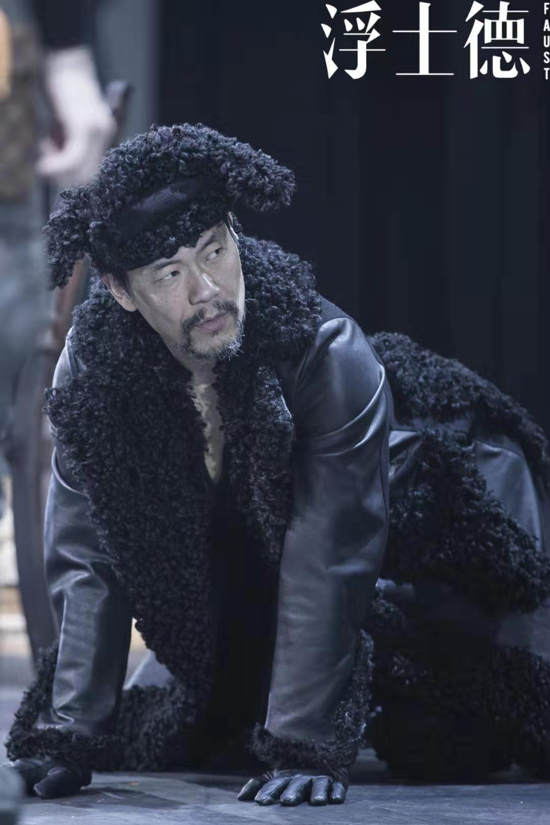 南方车站的聚会廖凡演技稳定有张力话剧浮士德今日首演