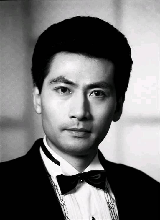 参演了诸多的作品,无论是《黎明之前》还是《汉武大帝》,他的表现都极