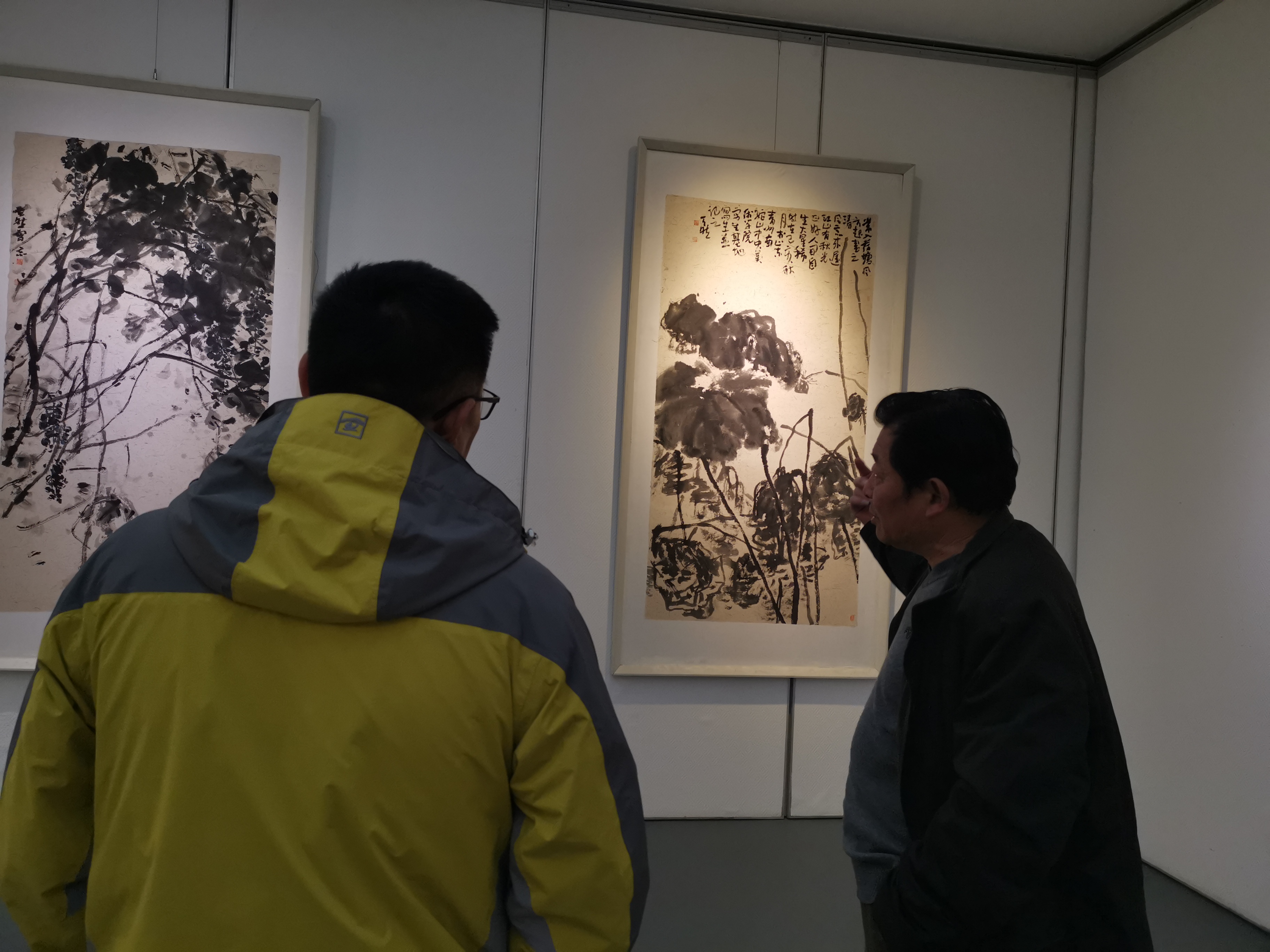 郑天然作品在"写意风骨—花鸟画名家画展"上受好评