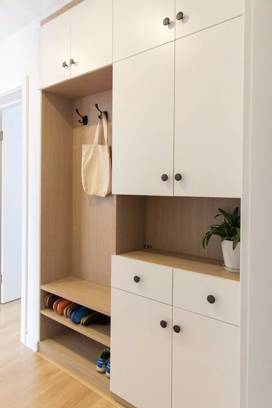 品鉴丨鞋柜这样设计打造实用简洁玄关回家有仪式感