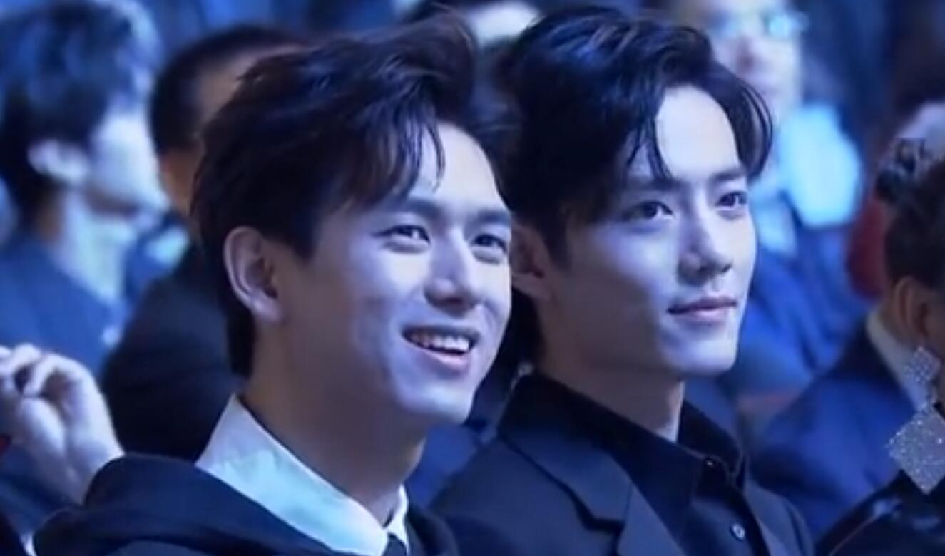 肖战1天连登2次热搜,李现同框不算狠,高马尾真的太有了!