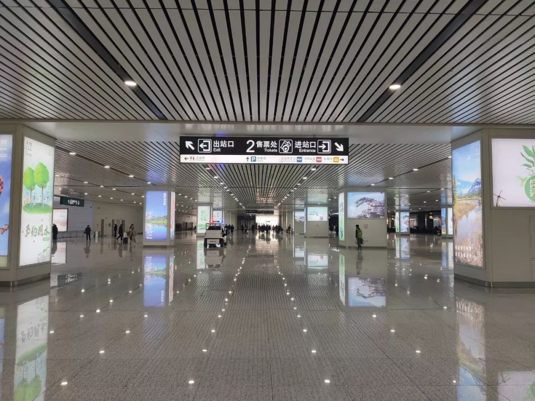 阜阳高铁开通的第六天终于看清了高铁站的全貌