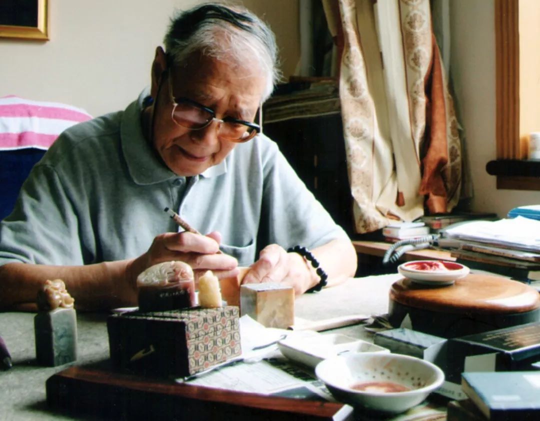 顾振乐老树新花透出生命张力