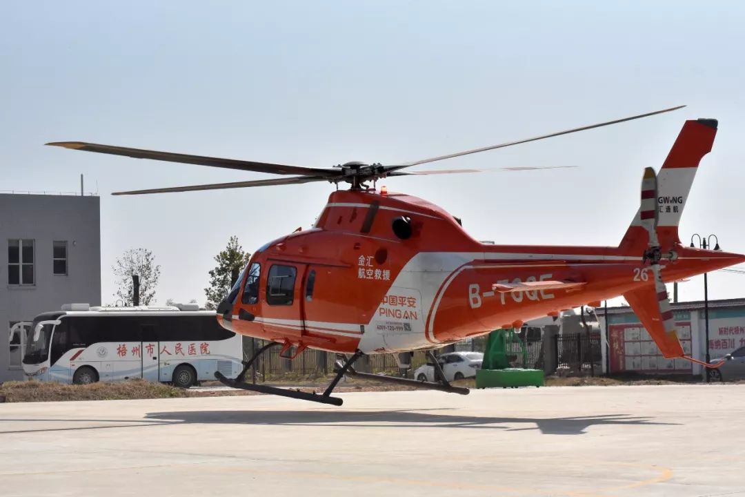 梧州市市区首例空中120直升机从梧州市人民医院起飞