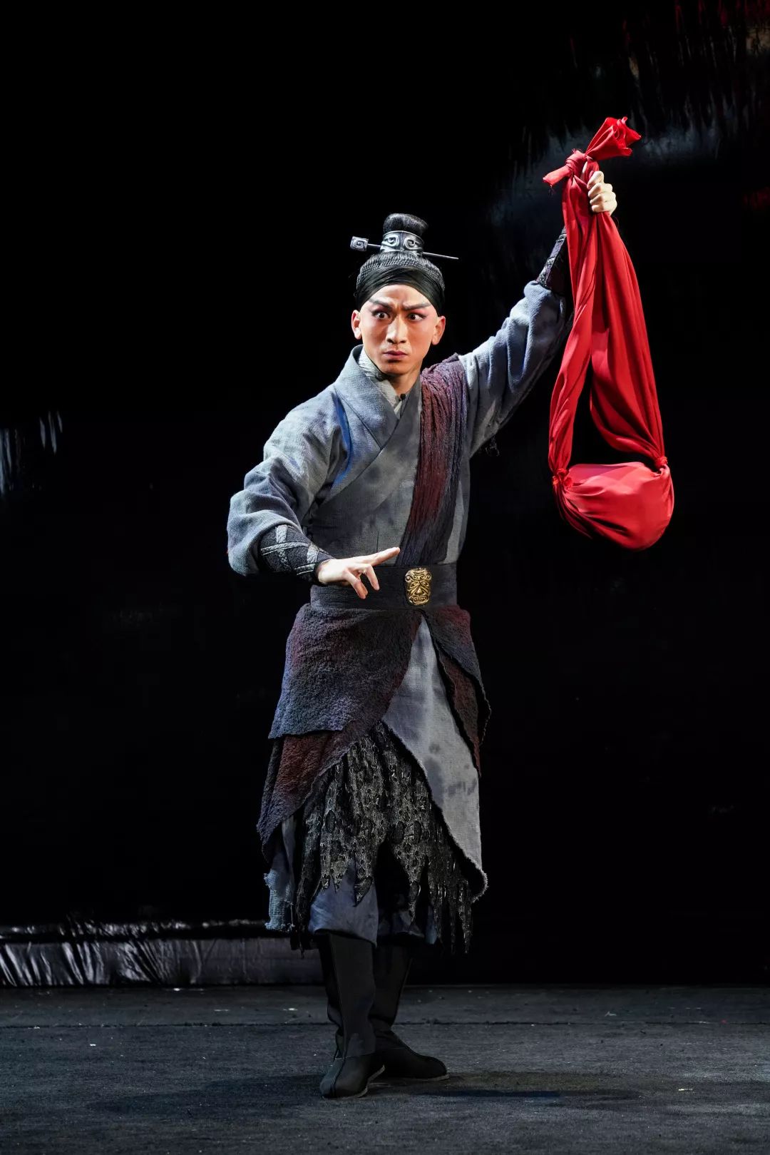 尾摄影:秦钟,元未阅读拓展主创谈导演篇主创谈编剧,音乐,舞美篇演员谈