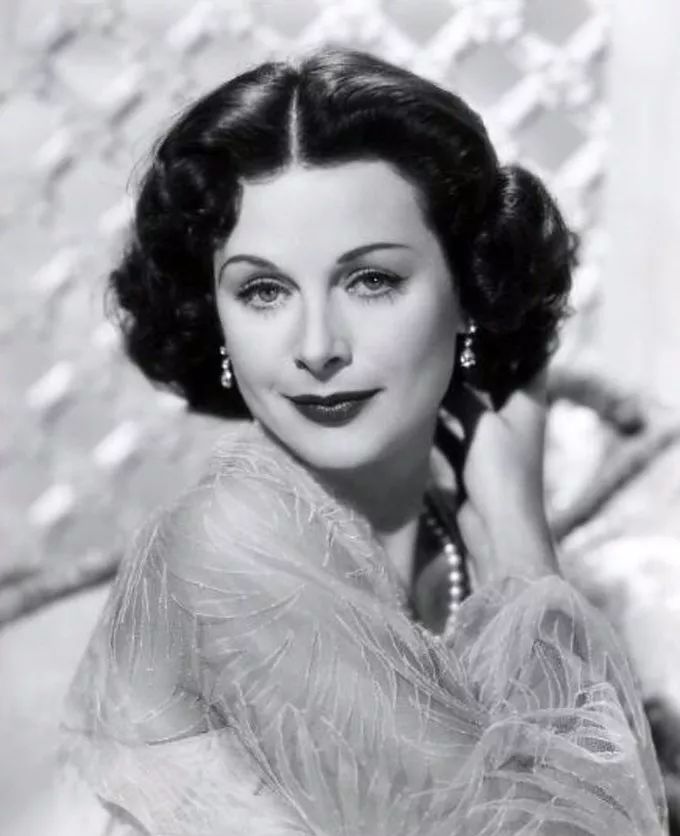 她演了历史上第一部裸戏,被誉为"世界最美的女人"