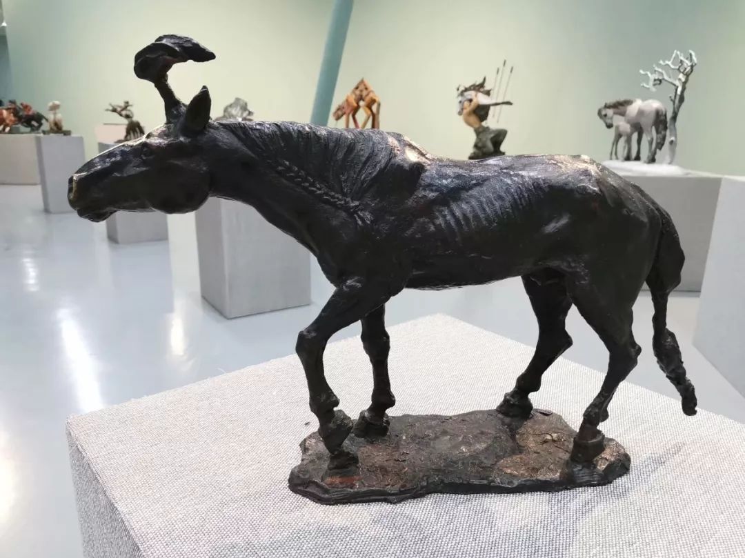 庆祝新中国成立70周年蒙古马61雕塑61研究展