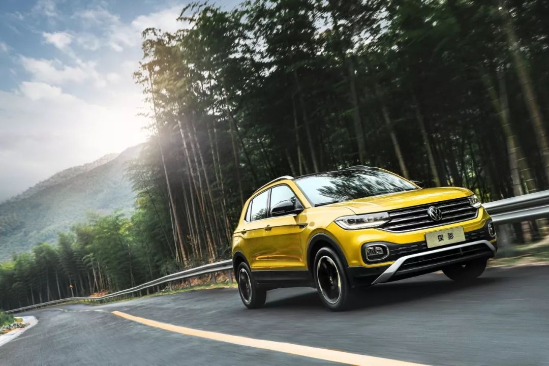 探影配备了前麦弗逊后扭力梁的悬架,调校的还算不错