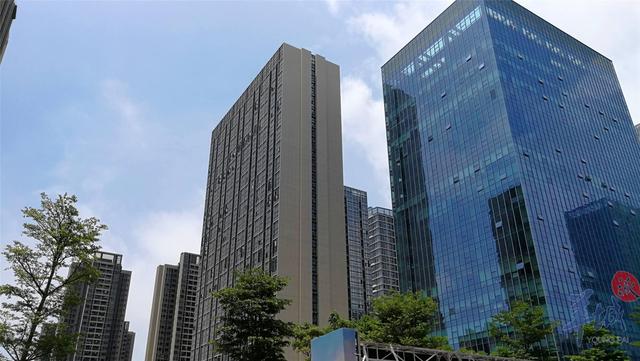 附近有南沙万达广场,中大城,越秀滨海隽城商业广场,奥园中环广场,金洲