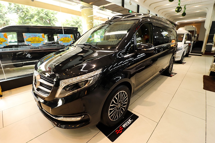 真正的7座豪车,奔驰v级自带总裁气质,内饰惊艳奢华!