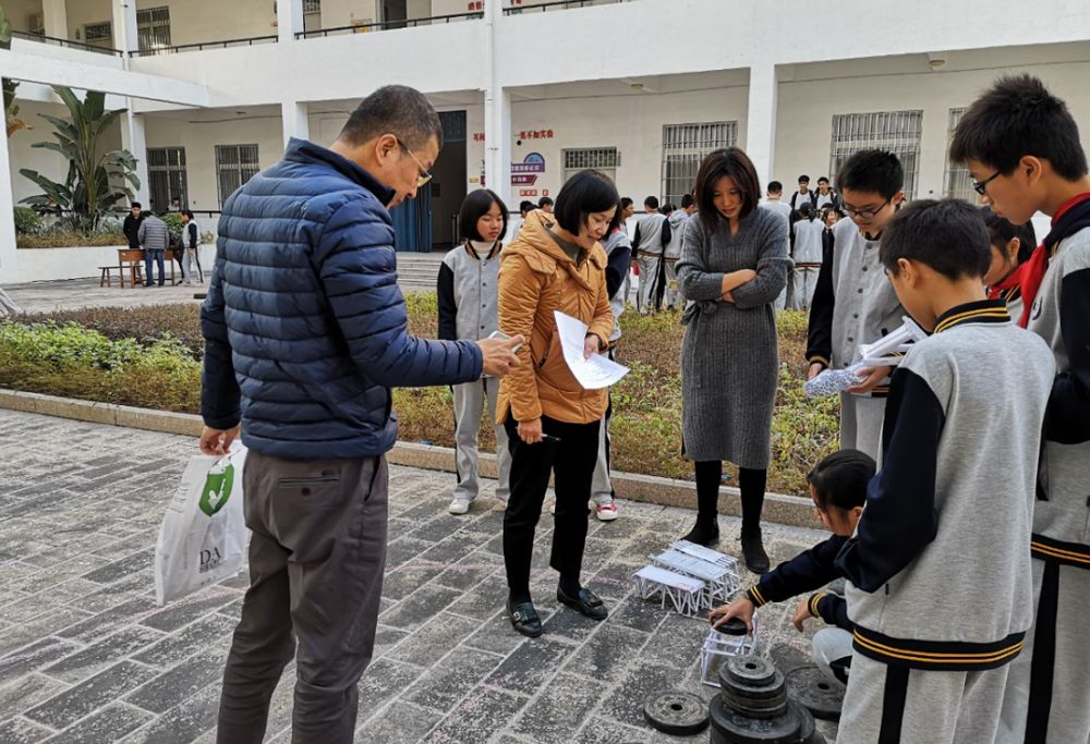 培養科學素養增強創新意識福清元洪高級中學開展科技節活動