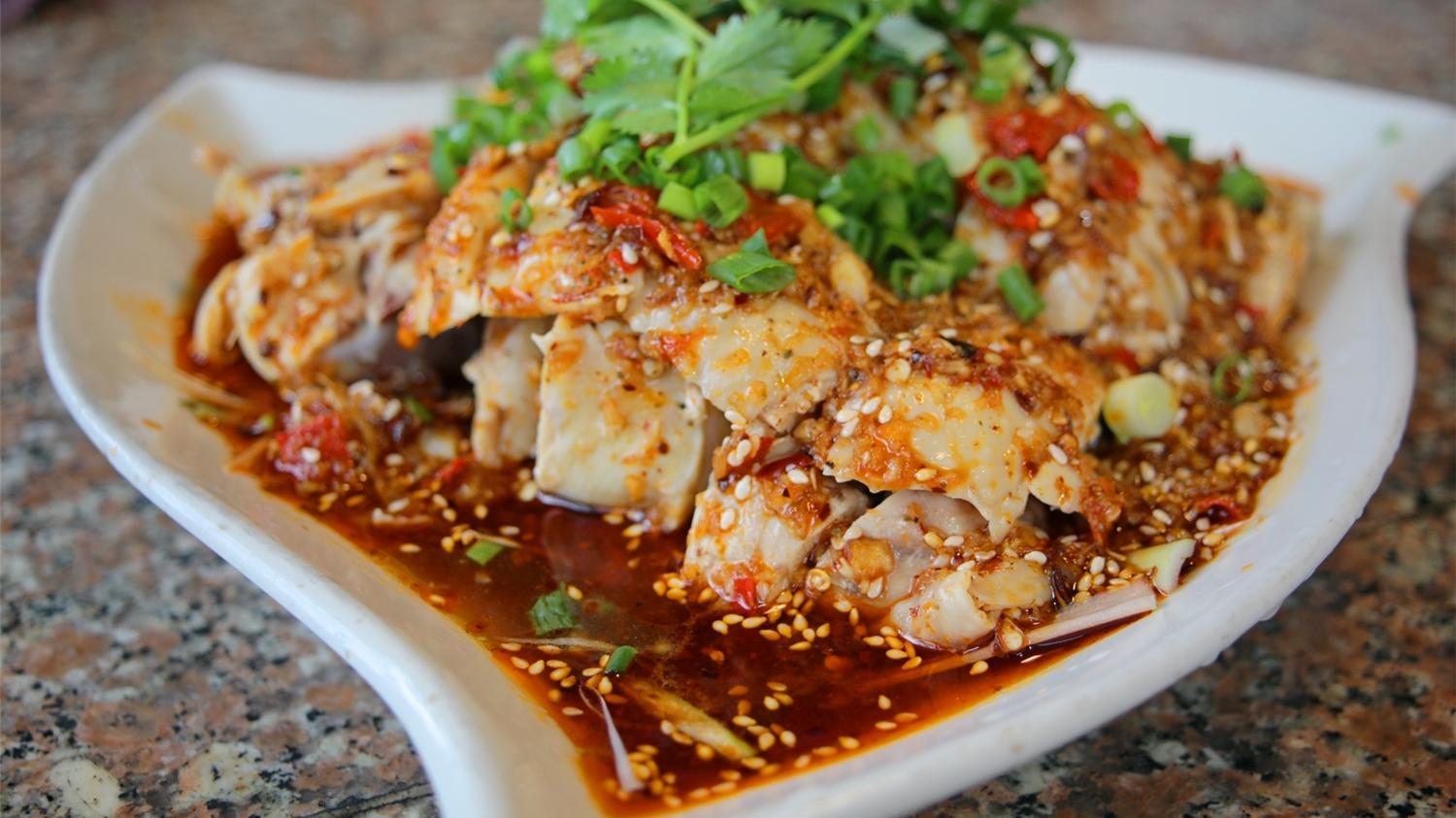 大厨教你做传统川菜红油鸡块,麻辣鲜香嫩,淋上秘制红油馋哭了