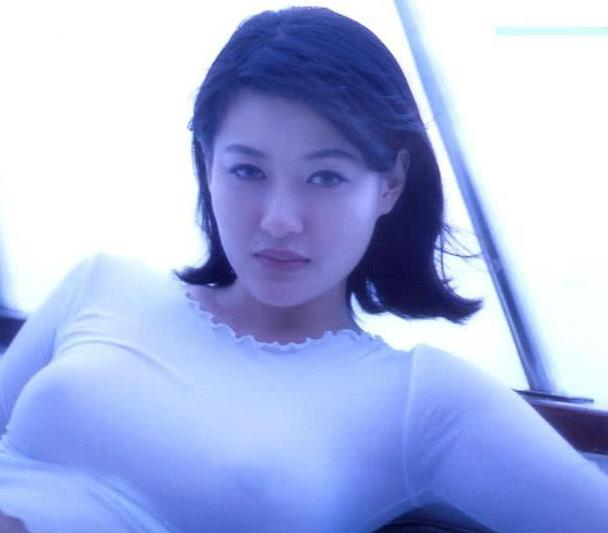 17岁拍r级片导致子宫生水泡与干爹同床共枕生下儿子跳楼