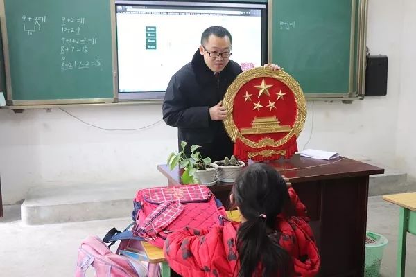 同学们知道这是什么吗?老师好!同学们好!
