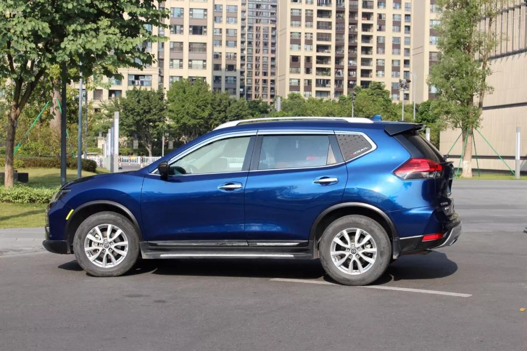 蓝色日产奇骏加装韩国进口奥克服铂金电镀abs晴雨挡本期感谢借出的