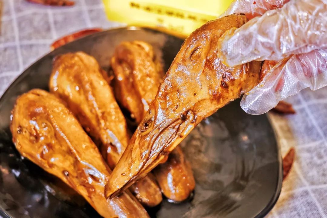 让人幸福感爆棚的鸭脑壳带着舌尖闯荡江湖