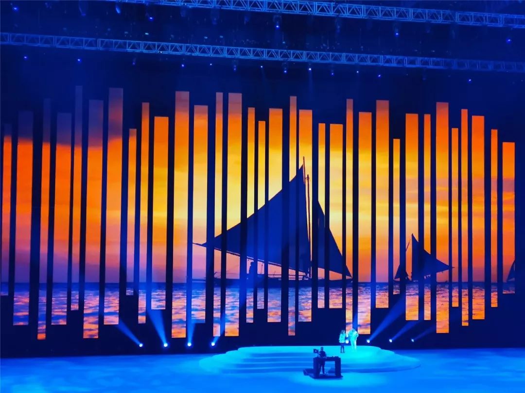 东南亚运动会开幕式,艾比森上演"极限挑战"_舞台