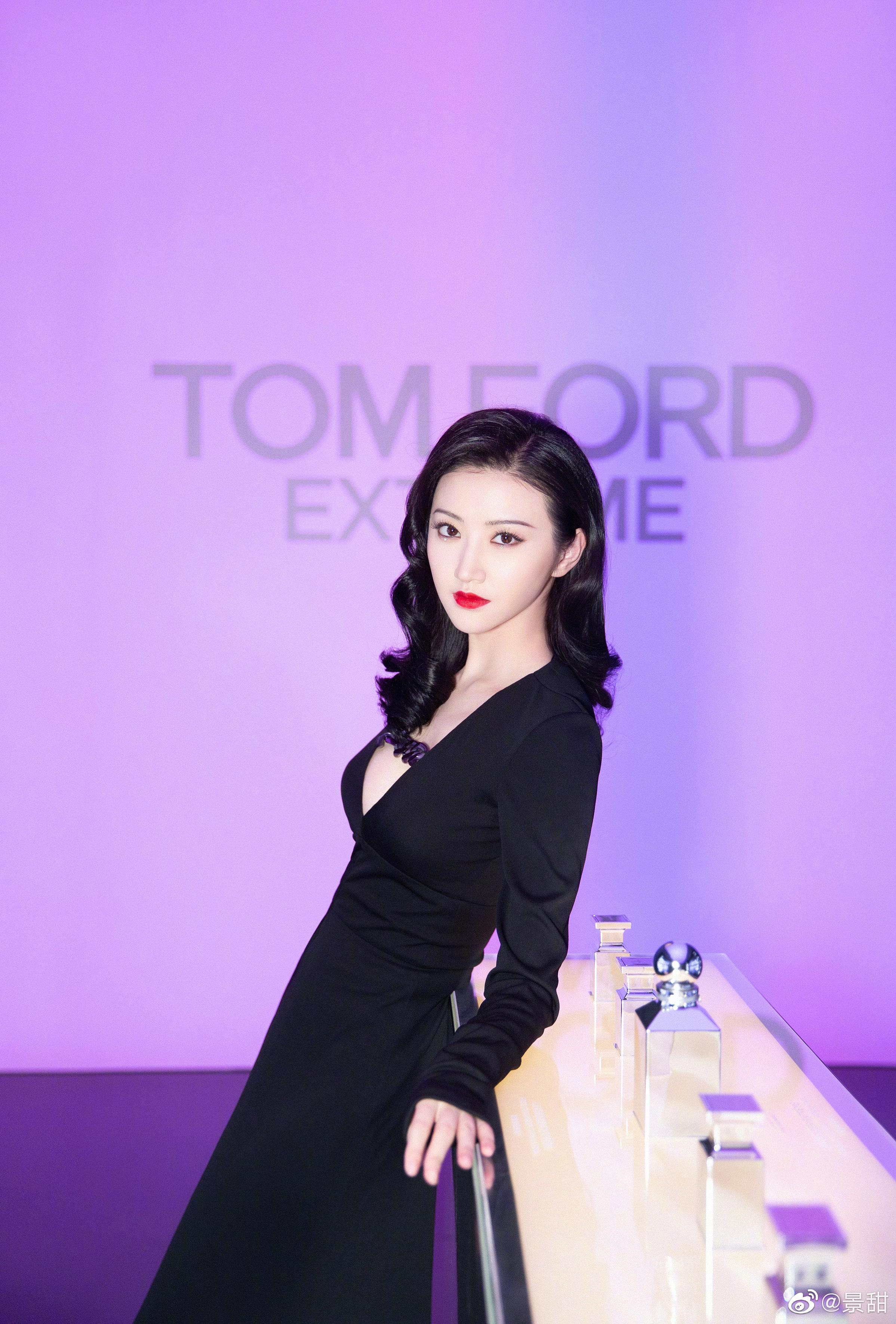 原创景甜亮相tomford派对一抹红唇俏丽明艳