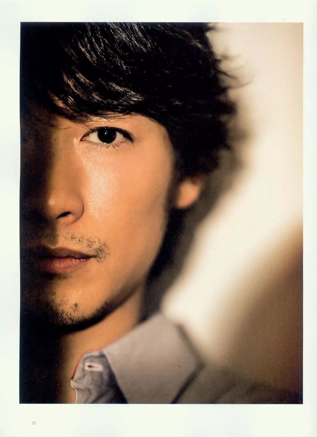 今年是藤冈靛相当活跃的一年,十月他首次主演月九剧《夏洛克》,还演唱