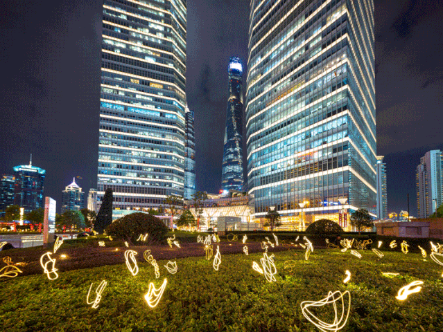 快跟随女神钟嘉欣的步伐,触发了游客的好奇心和敬畏感~动态的灯光场景