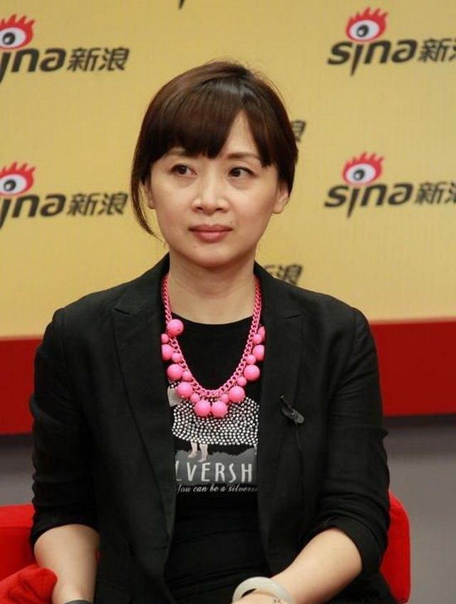 原创86版蜘蛛精姚嘉母子合照素颜年轻似姐弟转型幕后成高管