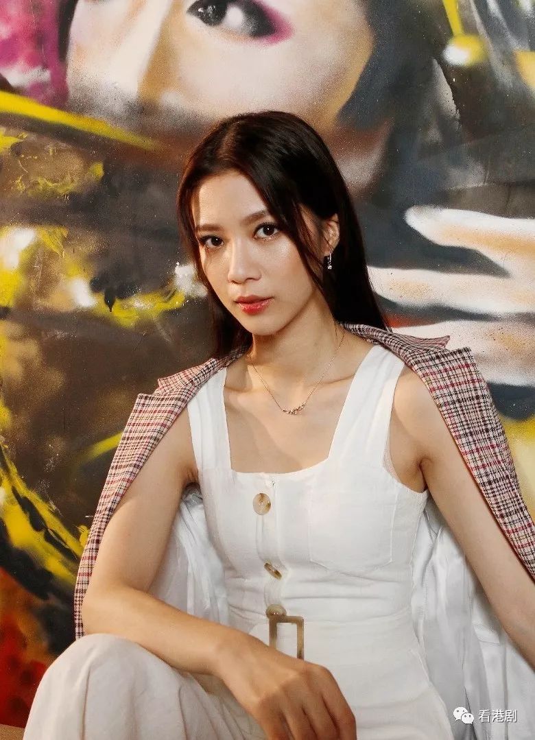 打伤颈死撑 陈晓华处女开工唔锡身