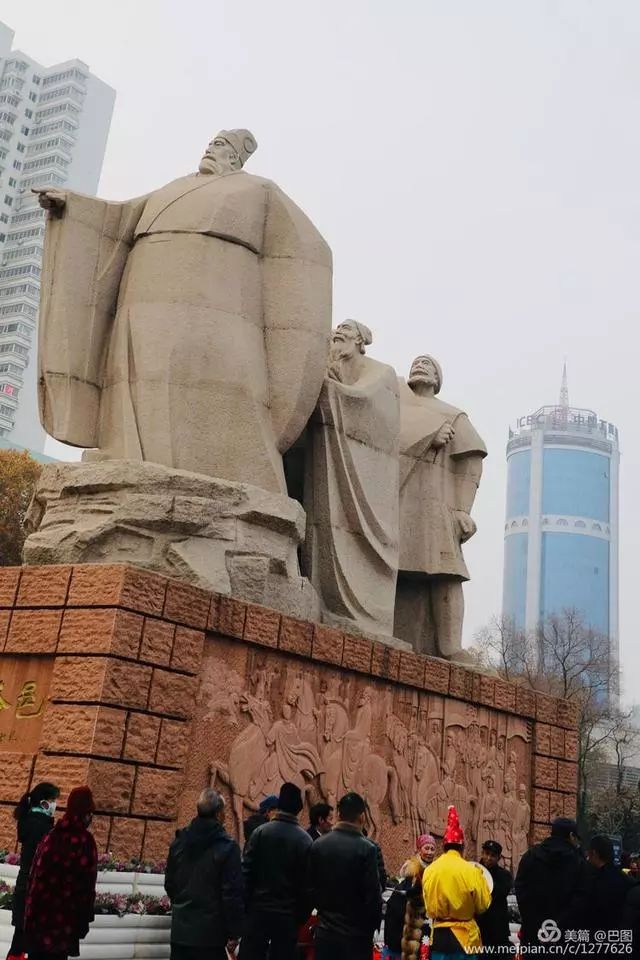 高手在民间演出自娱自乐洛阳周王城广场民间曲艺乐园