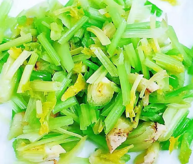 大叔家的海鲜菜:干贝炒芹菜,香气扑鼻,鲜美软糯,家人爱吃!