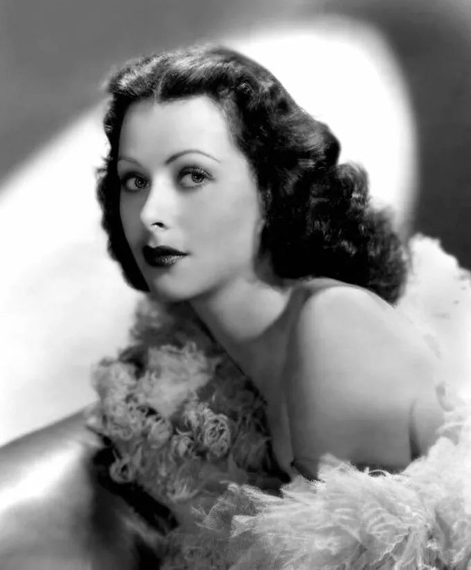 她演了历史上第一部裸戏,被誉为"世界最美的女人"