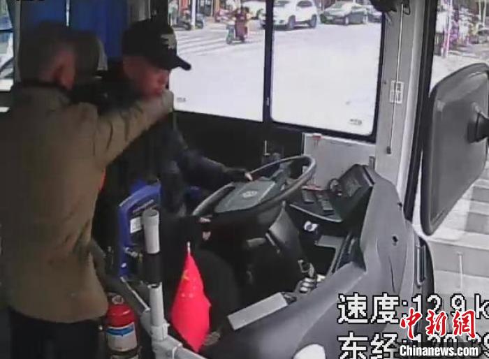 浙江蒼南一七旬老漢毆打公交車司機被刑拘