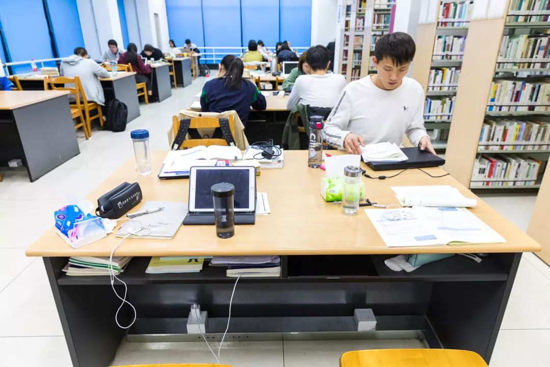 增加阅览室插座图书馆洗手间馆内卫生间改造图书馆致力改善阅览环境