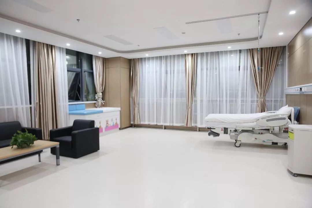 热烈祝贺铜仁市万山区人民医院妇产科顺利分科并开诊运行!_科室