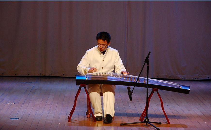 追光者弹古筝的科研人钱学森学院许曦然