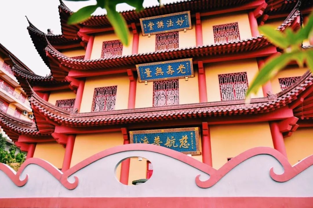 寺院自97年由闻开法师住持后,率领僧众,历经几年辛勤努力,整修扩建