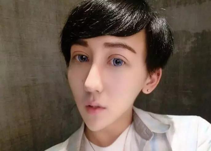 谁还记得蛇精男刘梓晨消失2年成油腻大叔换脸大法再显